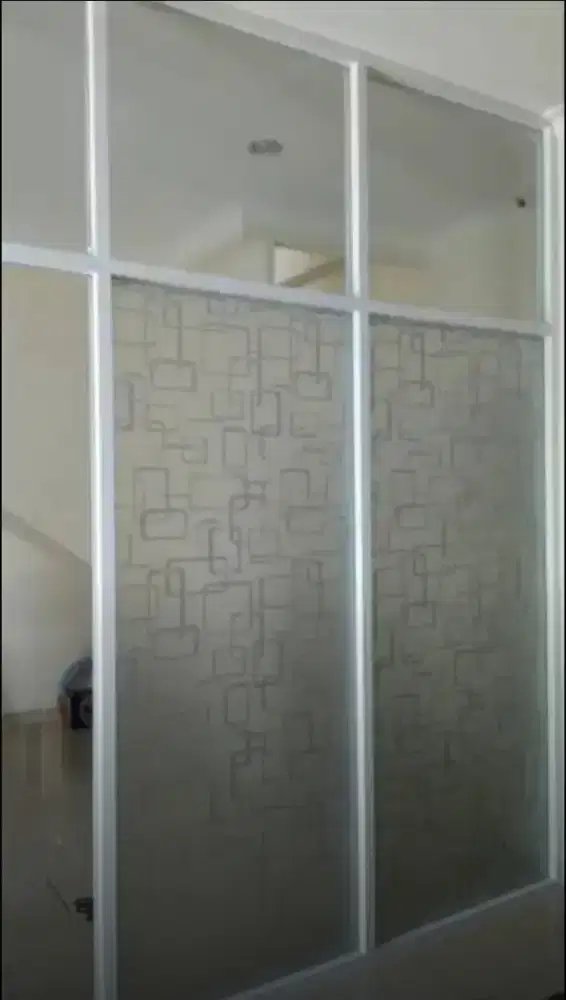 Sedia berbagai motif sanblas dan kaca film menerima pesanan