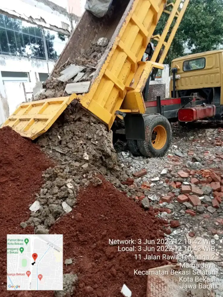 Tanah merah campur pengurugan urug buang puing sampah urugan puing