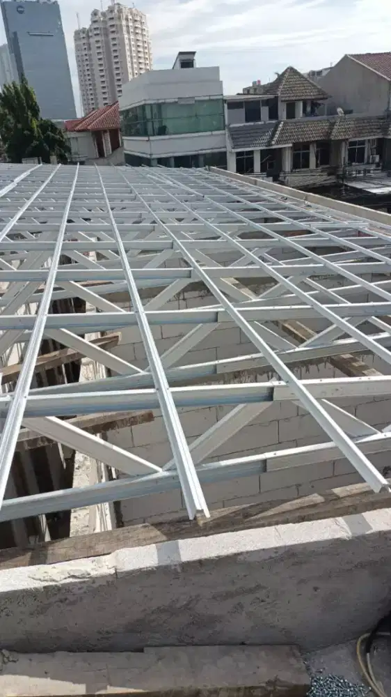 Rangka atap baja ringan