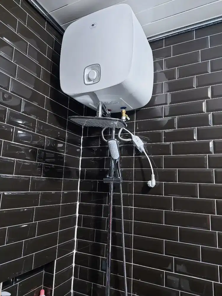 Pasang pipa air panas utk water heater