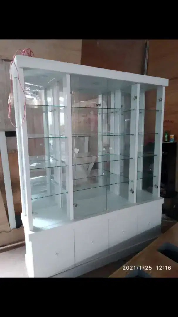 Lemari pajangan 4pintu full kaca premium