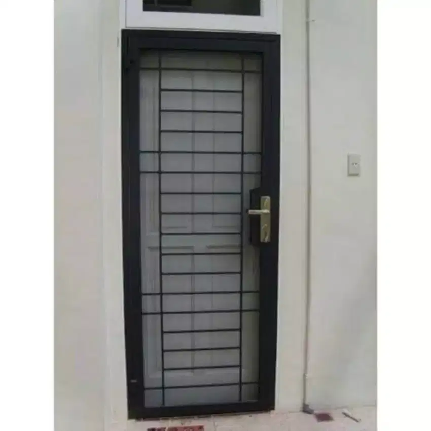 Pintu besi pengaman kawat nyamuk