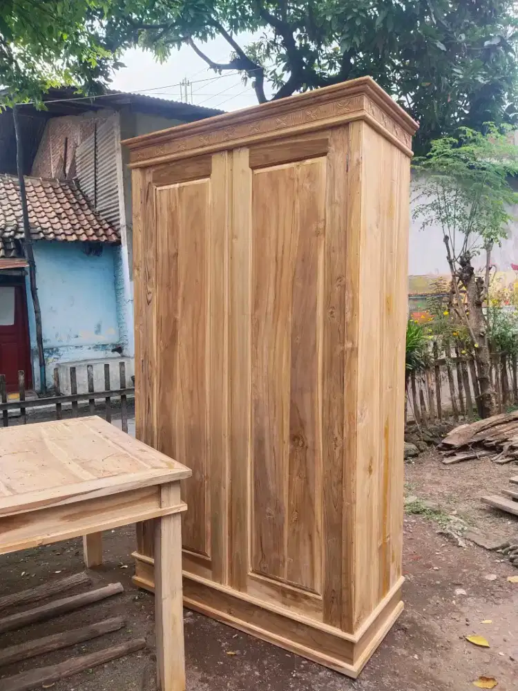 Almari pintu engsel