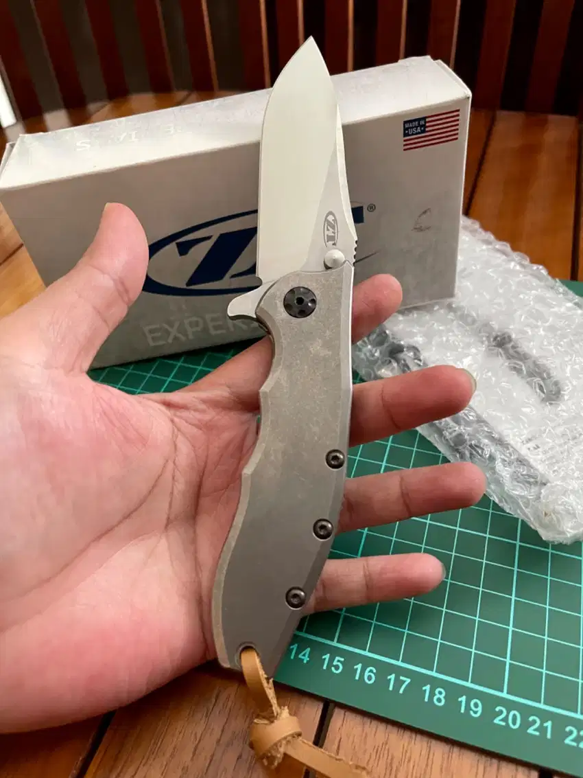 Zero Tolerance 0562 Titanium Pisau Lipat