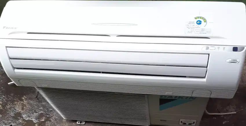 Ac daikin 1/2 pk thailand R 410  ex kosan pemakaian perempuan