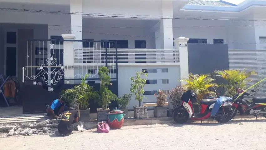 Tukang bangunan harian dan borongan