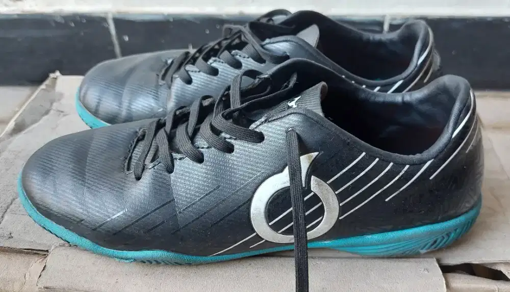 SEPATU FUTSAL ORTUSEIGHT