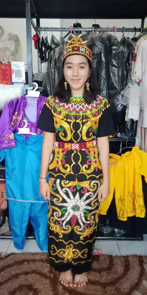 Aneka baju adat pria dan wanita