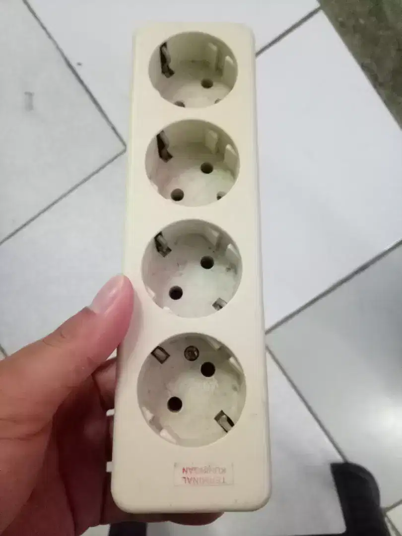 Jual Colokan Kabel Lubang 4