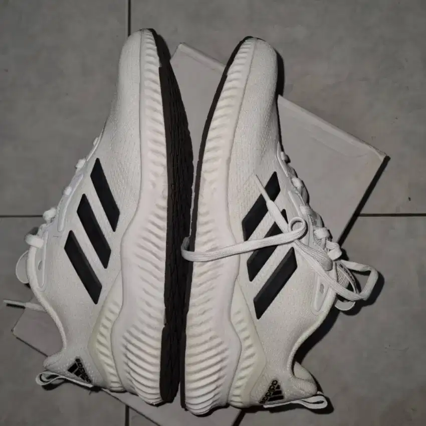 adidas RUNNING Sepatu Aerobounce ST Unisex HQ3594 (1X pemakaian) PUTIH