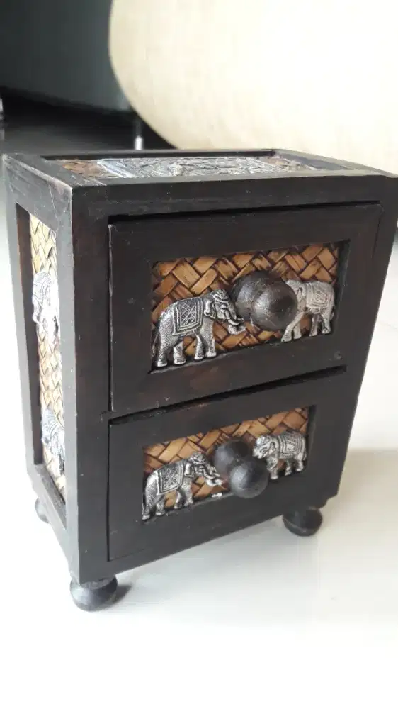 Pajangan kecil dgn laci souvenir dr Thailand