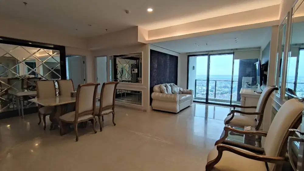 Disewakan apartemen the peak 3BR+ private lift Paling murah