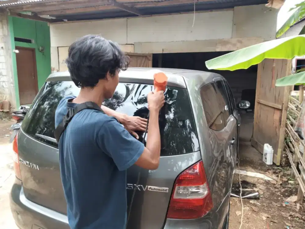 kaca film mobil dan jendela rumah atau gedung