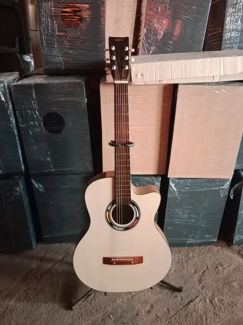 Gitar akustik string crem