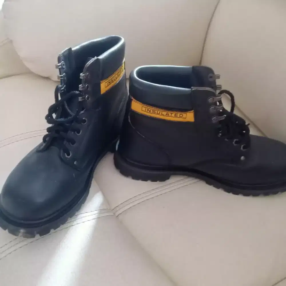 Dijual sepatu kets pria W Brown ukuran 11/ 45. Bagus banget.