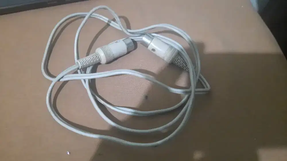 Jek DIN Philips bawaan ampli Eropah