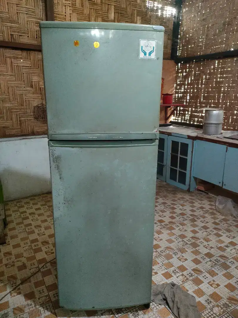 Dijual kulkas 2 pintu Merek Mitsubishi