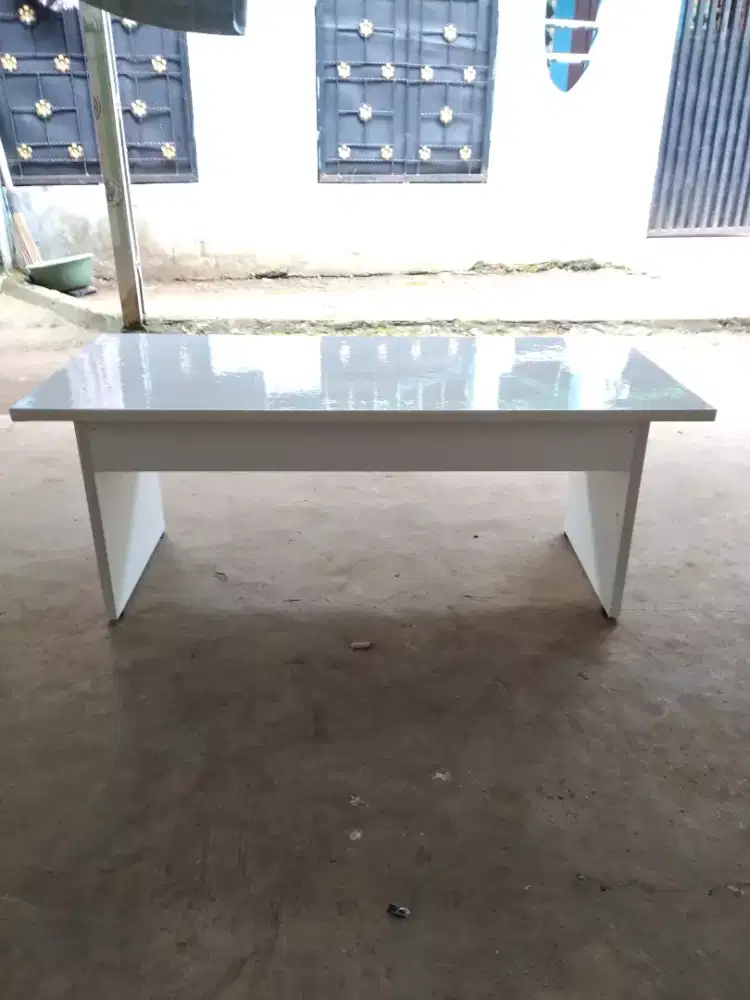 Meja lesehan serbaguna