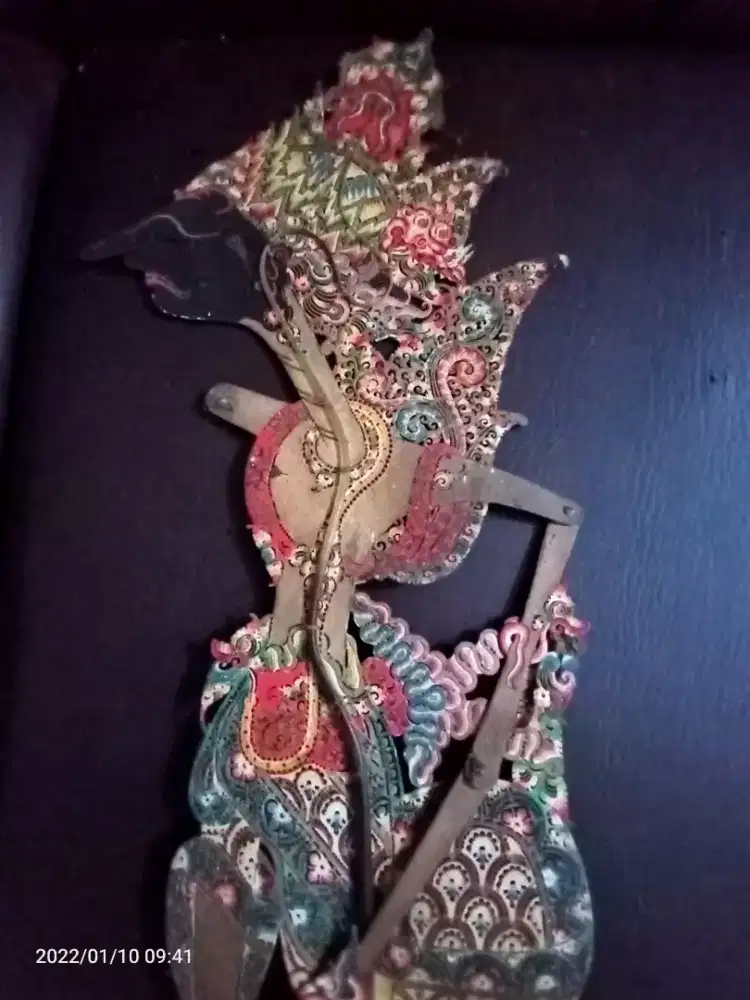 Wayang kulit kuno. 
Prabu Kresna + janaka. 
Umur 50 th