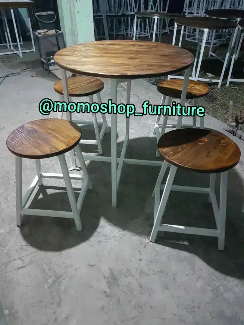 Meja dan kursi cafe