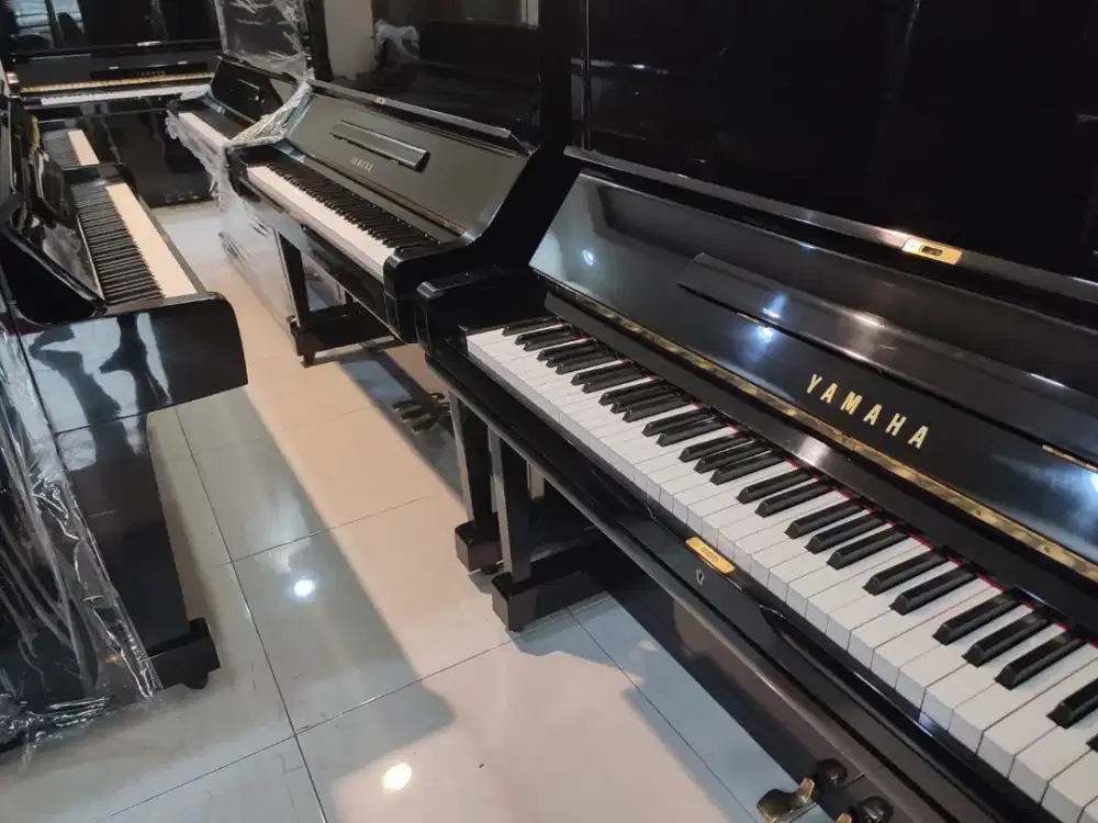 Piano Yamaha UX goldplate