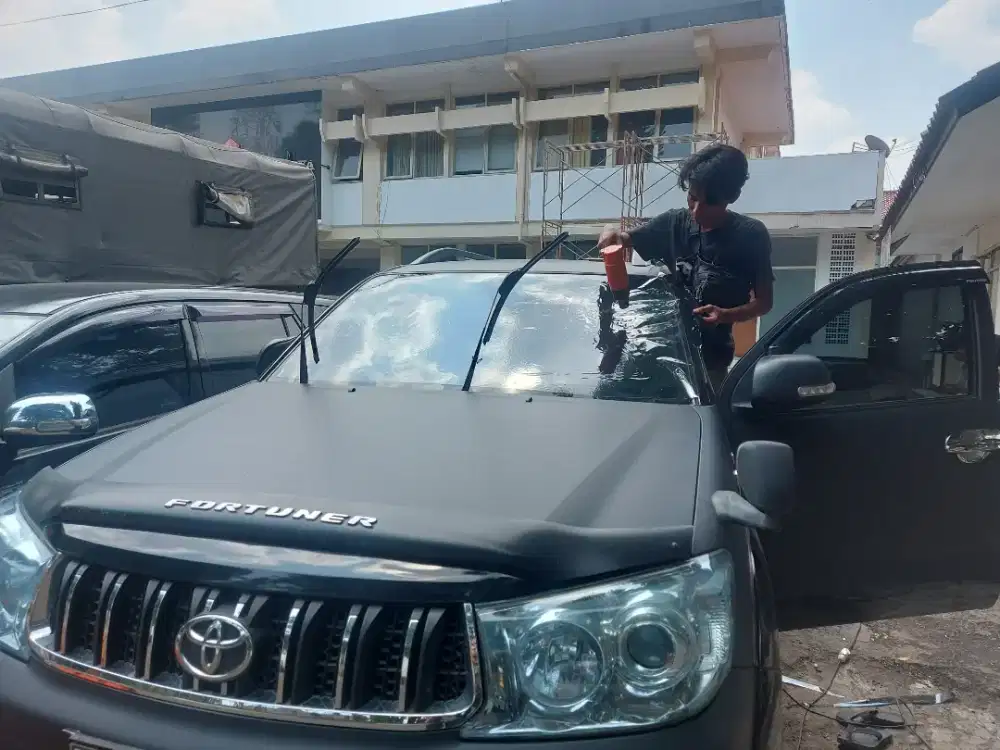 pasang atau ganti kaca film mobil