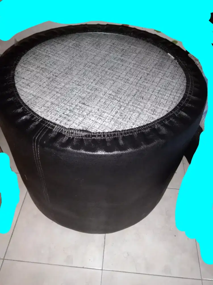 Sofa dan meja bundar
