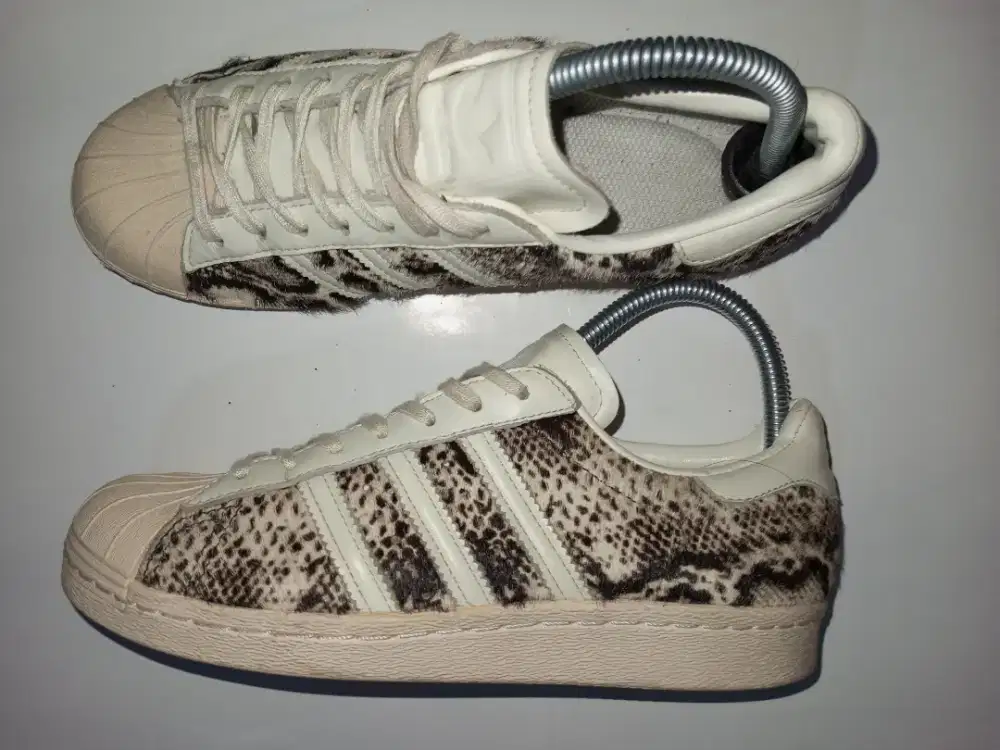 Sepatu Adidas superstar motif Fashion Wanita 907653593