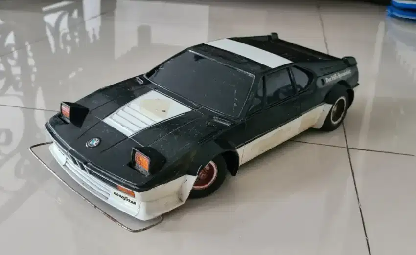 RC BMW M1 skala besar