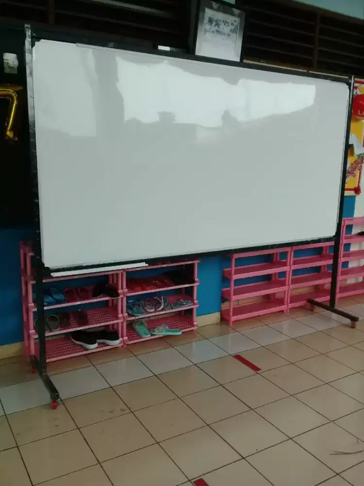 Papan tulis UK.120x240cm standing