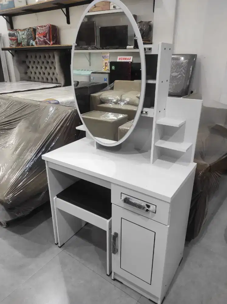 Meja Rias OVAL kekinian