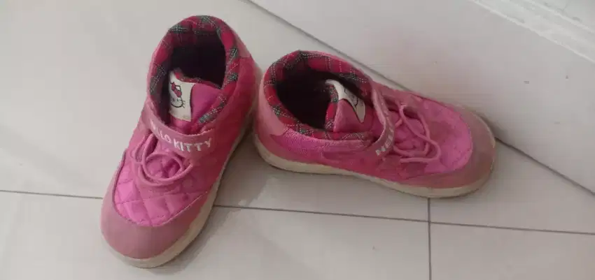 Sepatu anak pink Disney Japan original Hello Kitty