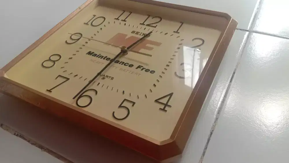 Jam Seiko kotak gold