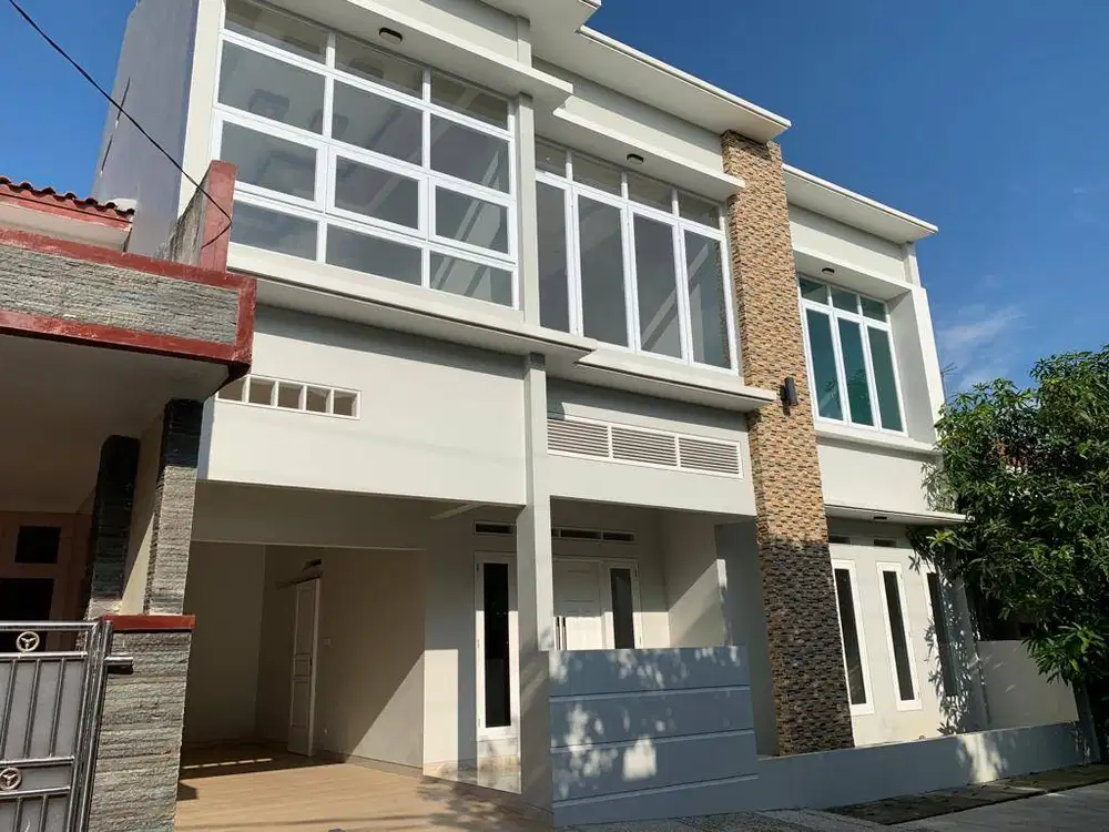 Dijual Rumah Mewah Minimalis Modern 2 Lantai Lokasi Strategis