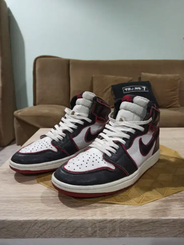 Dijual sepatu Nike Jordan 1 Retro High OG Bloodline size 43