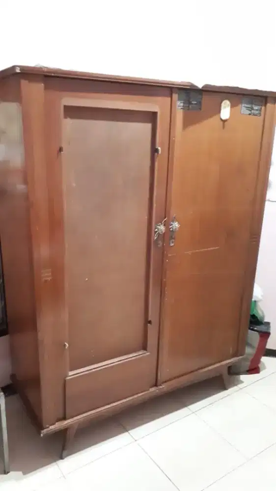 Lemari pakaian 2 pintu bahan tebal kondisi bagus sby utr dkt suwandi