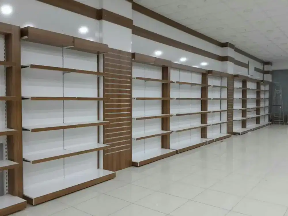 Etalase toko. Meja kasir, rak lemari toko dlserpong