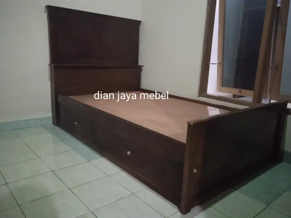 dipan jati tempat tidur