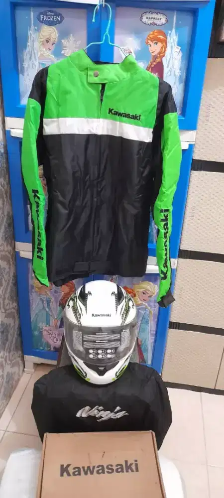 HELM DAN JAKET KAWASAKI NINJA RR