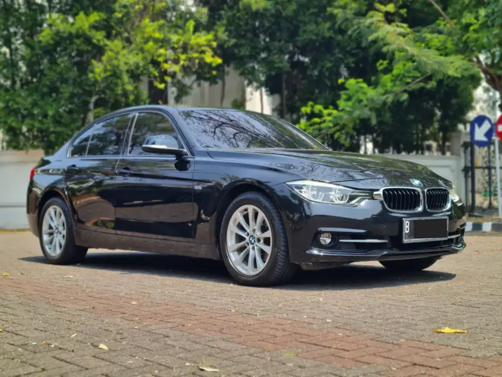 BMW 320i Sport F30 2017 - Mobil Bekas - 909550220