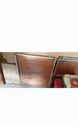 Pintu kayu dengan rangka besi