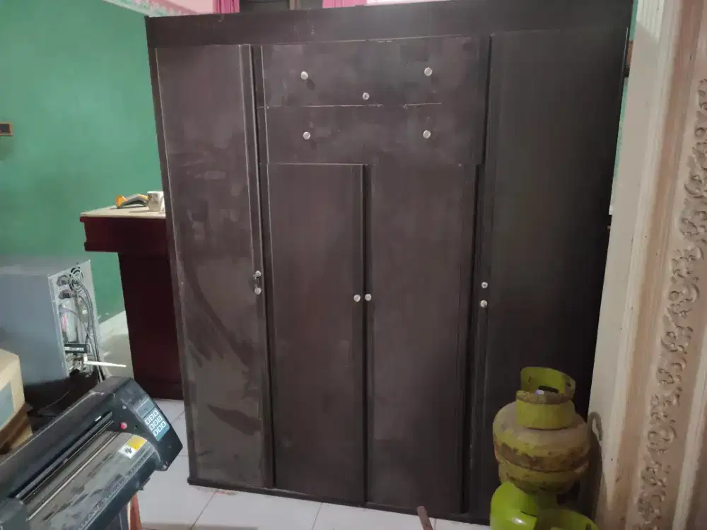 Lemari knock down 4 pintu
