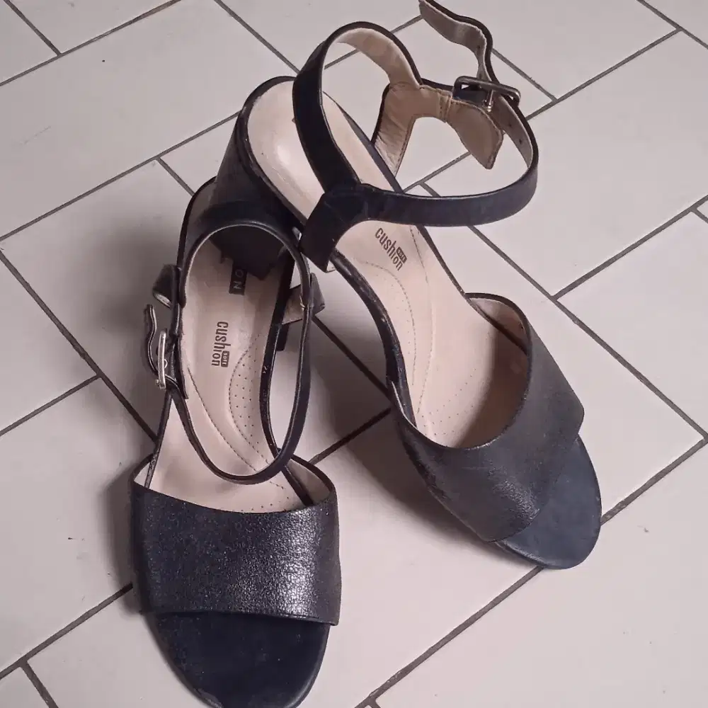 Sepatu Wanita CLARKS Asli Hitam size 37,5  Mulus