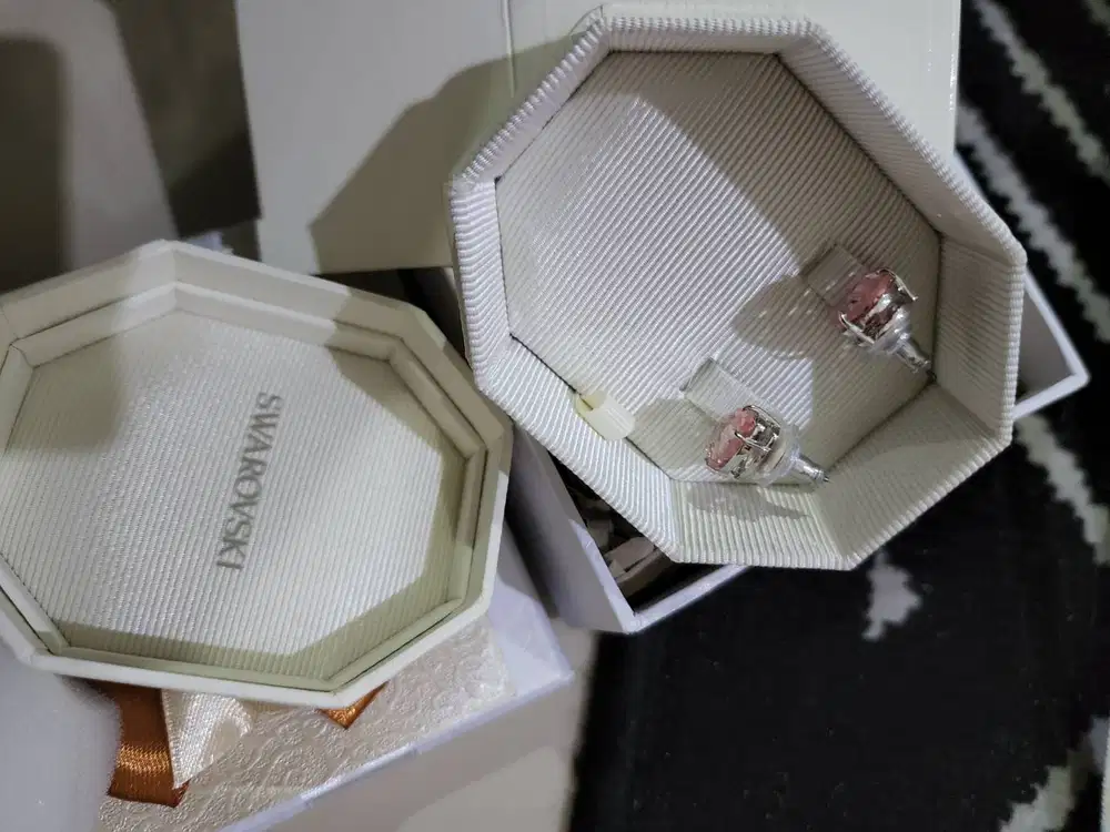 Anting anting swarovski