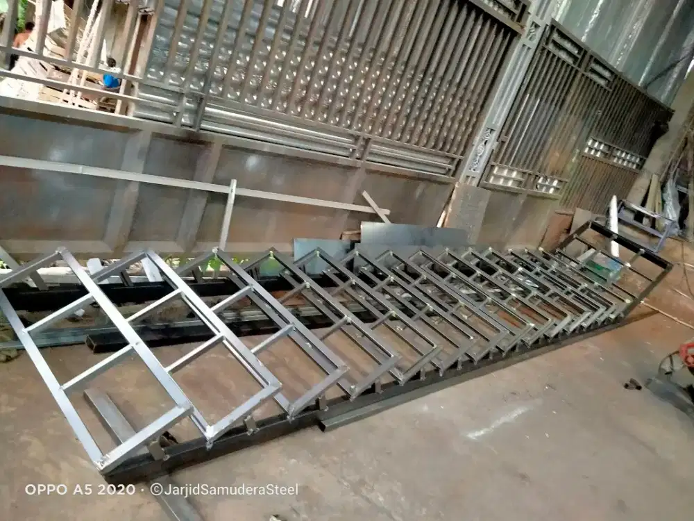 Tangga rebah besi papan jati