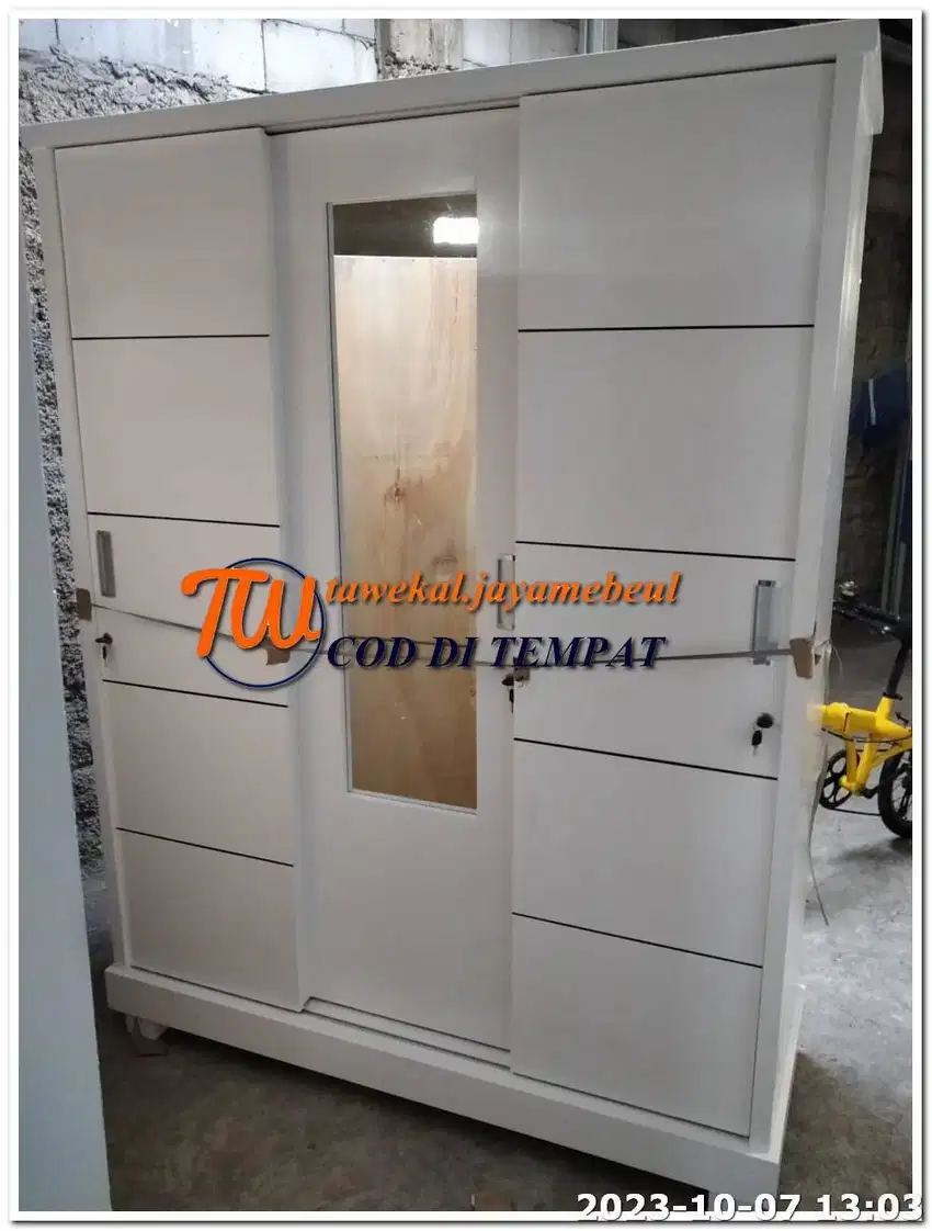 LEMARI PAKAIAN KAYU MINIMALIS MODEL SLIDE PINTU GESER BAHAN KAYU TIBLO