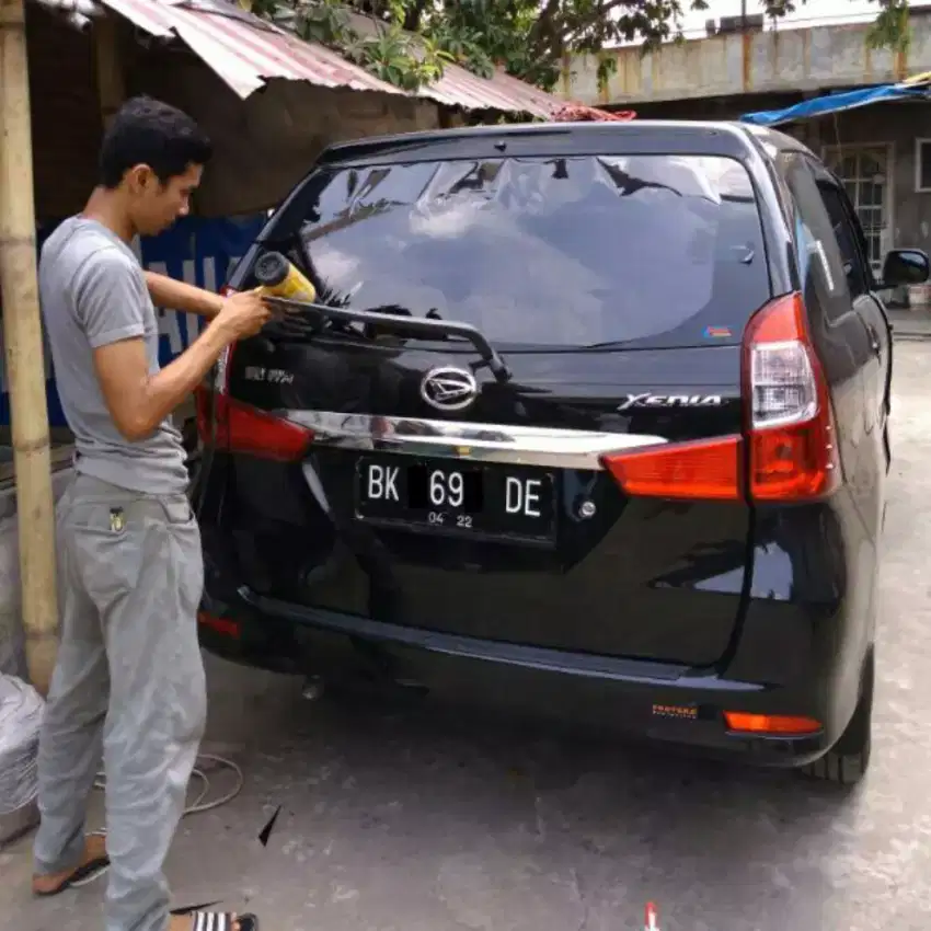 kaca film mobil dan gedung