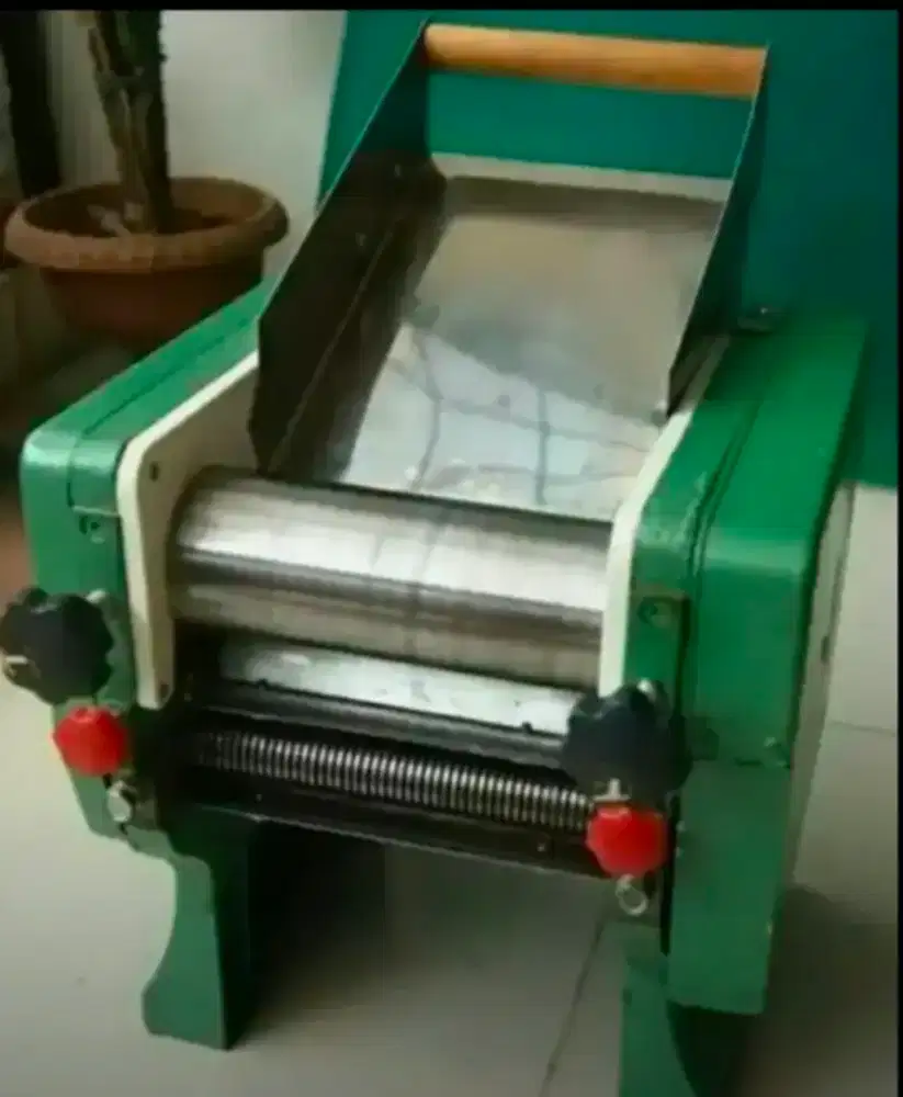 (RUMAH TEKNIK JOGJA)Mesin cetak mie dan pemipih adonan manual
