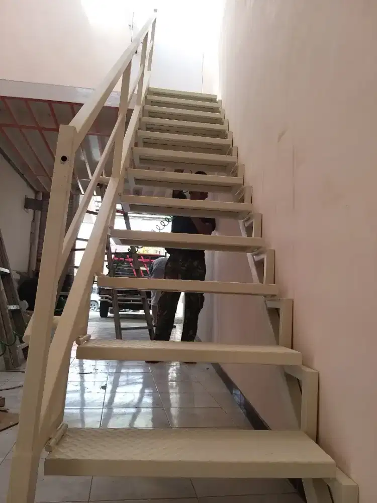 Tangga lipat tidak makan tempat