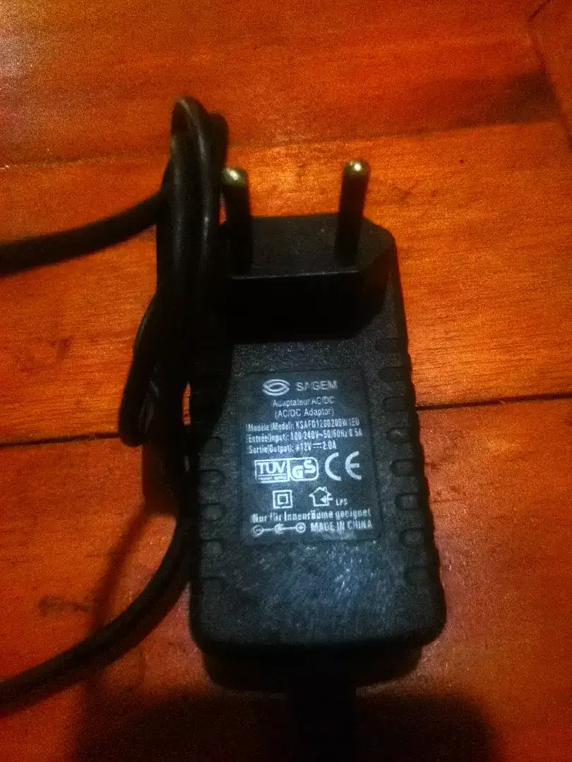 Adaptor merk Sagem12 volt kondisi normal.